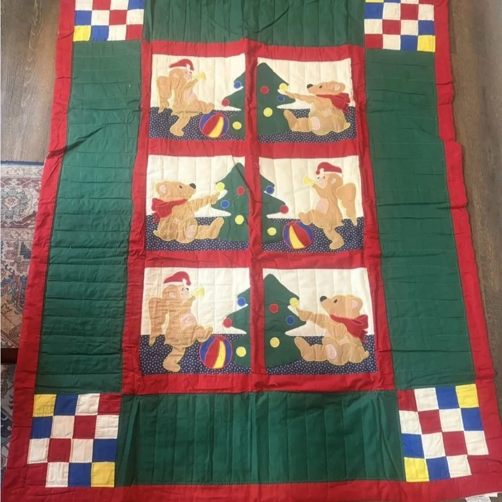 NWT Vintage Christmas/Holiday “Playful bears” Hand Quilted Blanket/throw 50x60